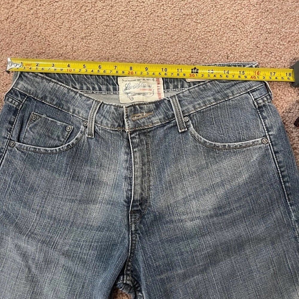 Authentic Trending LEVIS Low Rise Denim Bermuda Distressed Shorts - Picture 4 of 9